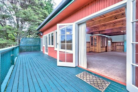 Photo of property in 236 Godley Road, Titirangi, Auckland, 0604