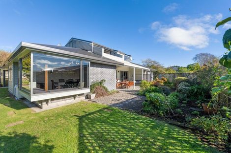 Photo of property in 64 Karina Road, Merrilands, New Plymouth, 4312