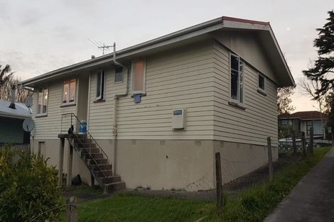 Photo of property in 40 Tahi Terrace, Glen Eden, Auckland, 0602