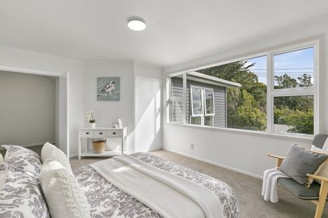 Photo of property in 9 Lomond Street, Newlands, Wellington, 6037