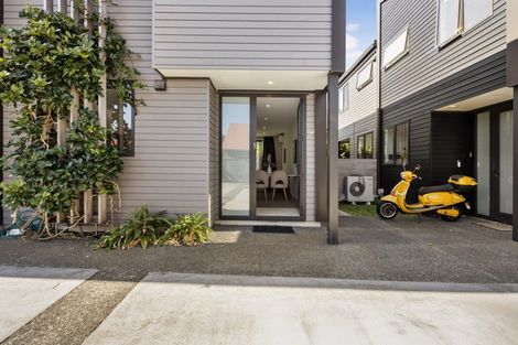 Photo of property in 74u5 Derwent Street, Island Bay, Wellington, 6023