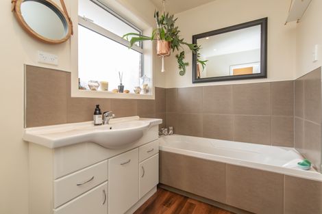 Photo of property in 4 Eglinton Street, Avondale, Christchurch, 8061