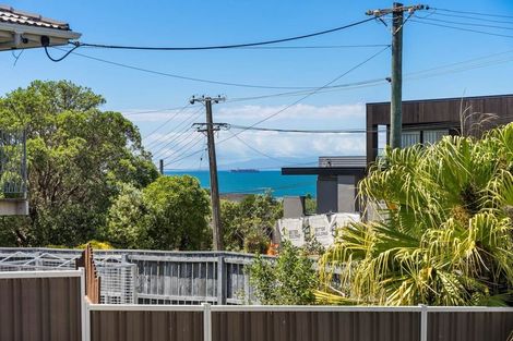 Photo of property in 1/318 Beach Road, Campbells Bay, Auckland, 0630