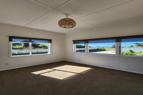 Photo of property in 464 South Road, Omata, New Plymouth, 4374