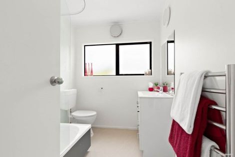 Photo of property in 47 Sheridan Drive, New Lynn, Auckland, 0600