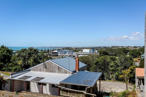 Photo of property in 32 Ngamotu Road, Moturoa, New Plymouth, 4310