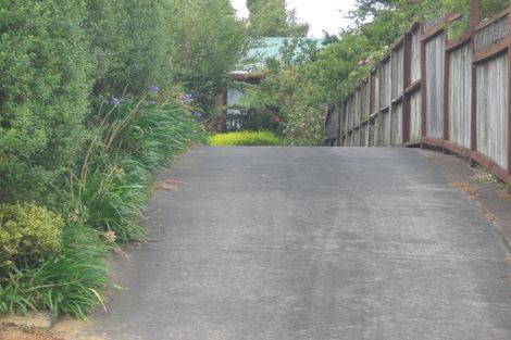 Photo of property in 2/11 Sunhaven Avenue, Glenfield, Auckland, 0629