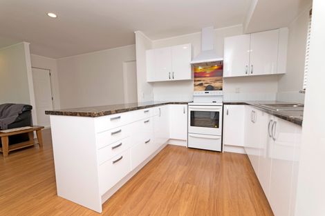 Photo of property in 15 Cretian Crescent, Henderson, Auckland, 0612