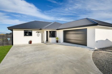 Photo of property in 21 George Street, Bulls, 4818
