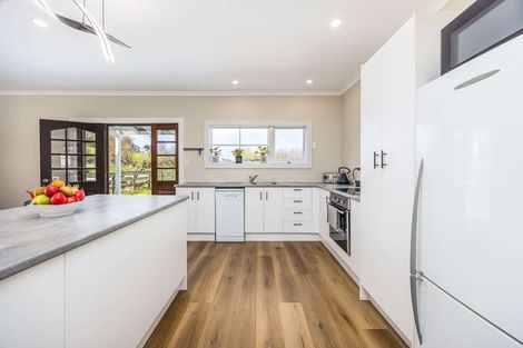 Photo of property in 27 Church Hill Road, Port Albert, Wellsford, 0973