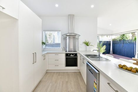 Photo of property in 17a Hatton Road, Orewa, 0931