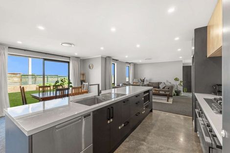 Photo of property in 2 Atutahi Street, Hurdon, New Plymouth, 4310