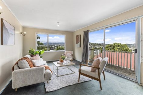 Photo of property in 21 Akaroa Drive, Maupuia, Wellington, 6022
