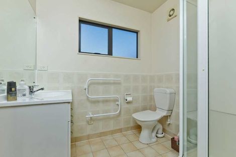 Photo of property in 16 Fearnley Grove, Albany, Auckland, 0632