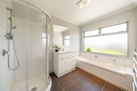 Photo of property in 18 Cresswell Place, Johnsonville, Wellington, 6037