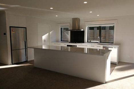 Photo of property in 5a Grumman Lane, Newlands, Wellington, 6037