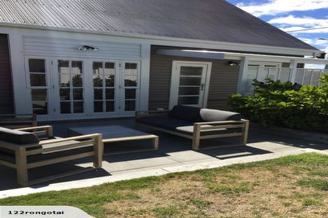 Photo of property in 122 Rongotai Road, Kilbirnie, Wellington, 6022