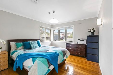 Photo of property in 4 Paton Avenue, Te Atatu South, Auckland, 0610