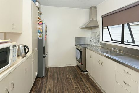 Photo of property in 4 Landsdale Place, Massey, Auckland, 0614