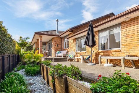 Photo of property in 10 Seamount Drive, Red Beach, 0932