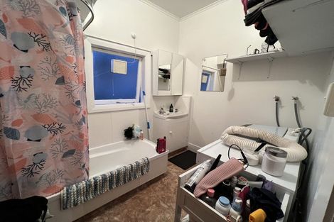 Photo of property in 4/5 Benares Street, Khandallah, Wellington, 6035