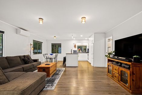 Photo of property in 25a Crompton Road, Massey, Auckland, 0614