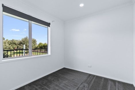 Photo of property in 418 Tararua Road, Levin, 5571