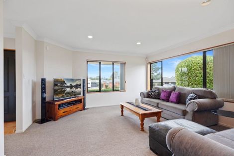 Photo of property in 2 Burnt Oak Drive, Pyes Pa, Tauranga, 3112