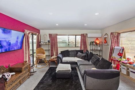 Photo of property in 2/14 Farquhars Road, Redwood, Christchurch, 8051