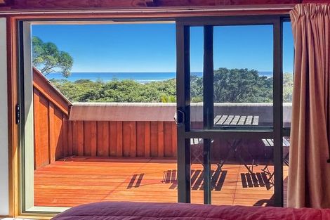 Photo of property in 15 Domain Crescent, Muriwai, Waimauku, 0881