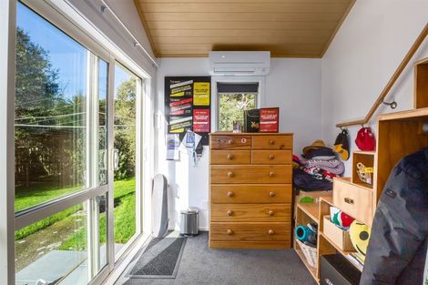 Photo of property in 27 Gardiner Grove, Wainuiomata, Lower Hutt, 5014