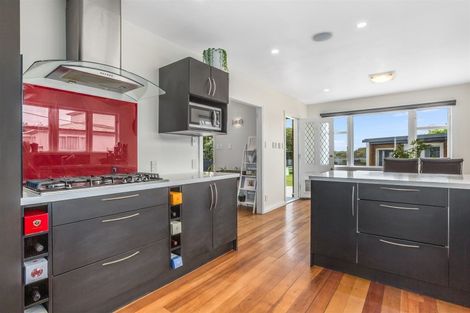 Photo of property in 23 Paekakariki Hill Road, Pauatahanui, Porirua, 5381
