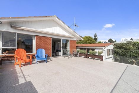 Photo of property in 132 Colwill Road, Massey, Auckland, 0614