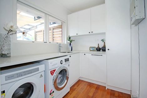 Photo of property in 24 Pooley Street, Pakuranga Heights, Auckland, 2010