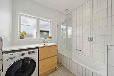 Photo of property in 17a Clinton Avenue, Te Atatu Peninsula, Auckland, 0610