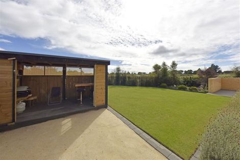 Photo of property in 18 Kahukura Road, Broomfield, Christchurch, 8042