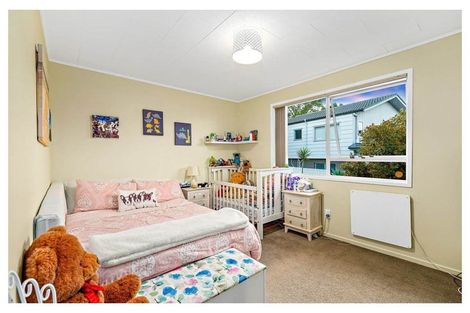 Photo of property in 2 Allington Road, Massey, Auckland, 0614