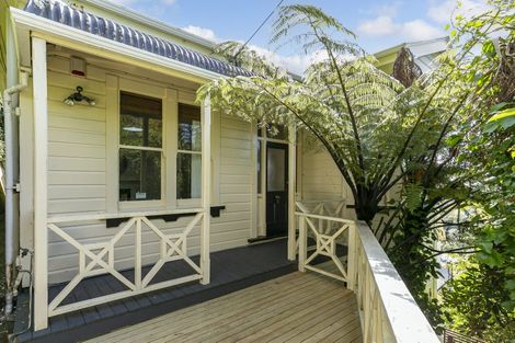 Photo of property in 8 Thorby Street, Northland, Wellington, 6012