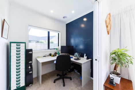 Photo of property in 85 Cashmere Drive, Fitzherbert, Palmerston North, 4410