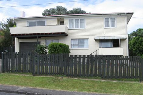 Photo of property in 30 Barron Drive, Green Bay, Auckland, 0604