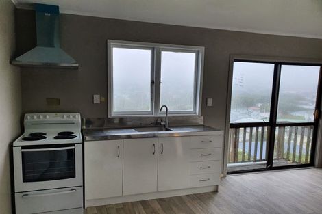 Photo of property in 38 Bassett Road, Johnsonville, Wellington, 6037