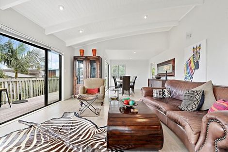 Photo of property in 15b Melandra Road, Stanmore Bay, Whangaparaoa, 0932