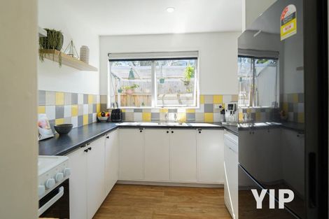 Photo of property in 38f2 Salford Street, Newlands, Wellington, 6037