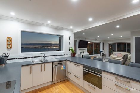 Photo of property in 60 Korokoro Road, Korokoro, Lower Hutt, 5012