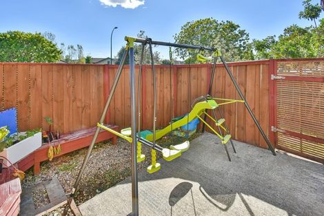 Photo of property in 99 Riverton Drive, Randwick Park, Auckland, 2105