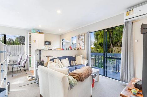 Photo of property in 25 Lilburn Crescent, Massey, Auckland, 0614