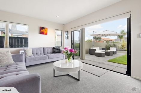 Photo of property in 48a Picasso Drive, West Harbour, Auckland, 0618