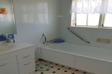 Photo of property in 126 Racecourse Road, Waiuku, 2123