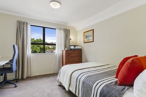 Photo of property in 2/15 Eastwood Rise, Browns Bay, Auckland, 0630