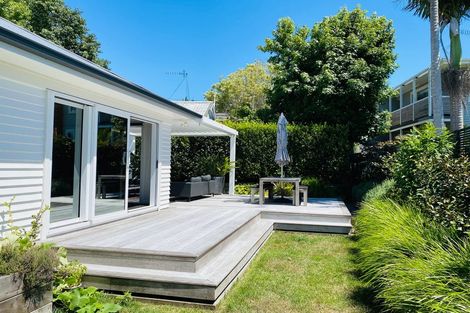 Photo of property in 28 Alfred Street, Northcote Point, Auckland, 0627